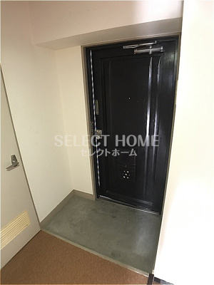 【玄関】 | イーストガーデンポプラ館 | 収納もある玄関です