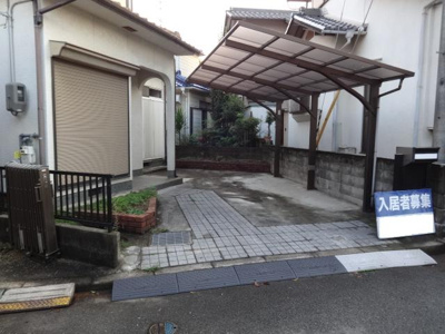 【駐車場】 | 南備後貸家② | 屋根付駐車場１台付♪
