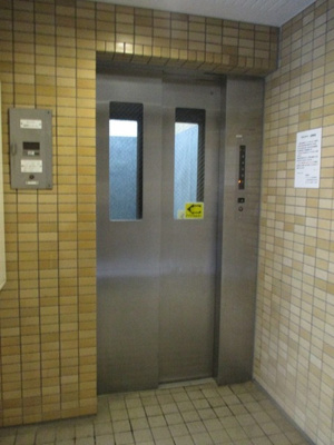 【エントランス】 | YKフレアサクマ | エレベーター