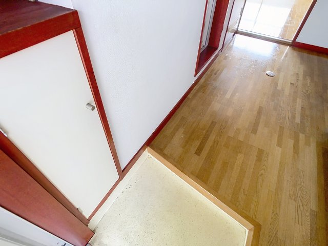 尾形コーポの玄関