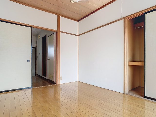 尾形コーポの洋室