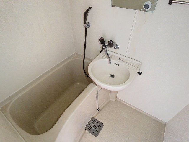 尾形コーポの浴室