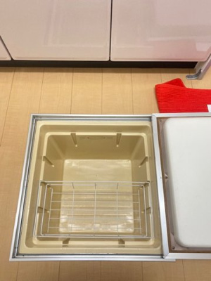 【収納】 | ソルテア日吉 | キッチンにある床下収納です！食品・日用品の保存に便利ですよね☆調味料などの買い置きにもぴったり♪