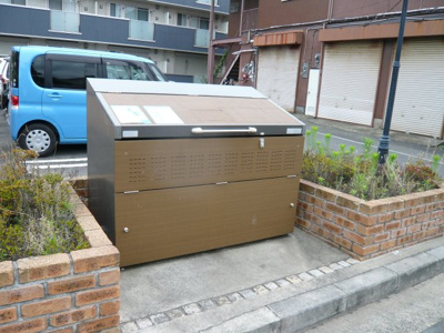 【その他共用部分】 | ソルテア日吉 | 敷地内ごみ置き場でごみ出しもらくらく～♪忙しい社会人さんや主婦さんにもうってつけ！
