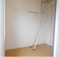 【その他】 | ボン･ヴォヤージュII | ロフトへ続く階段です