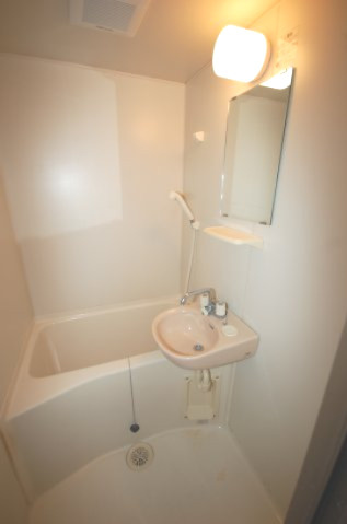 メゾンリュートの浴室