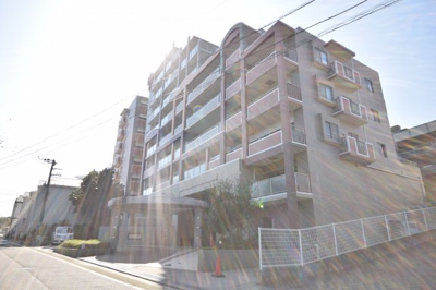 【外観】 | 【マンション高層階】１００万円ＤＯＷＮ！ロータリーパレス藤沢１３階 | マンション入り口側です。