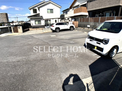 【駐車場】 | カトル・セゾン | 駐車場があるので、車を買う予定の方も安心です