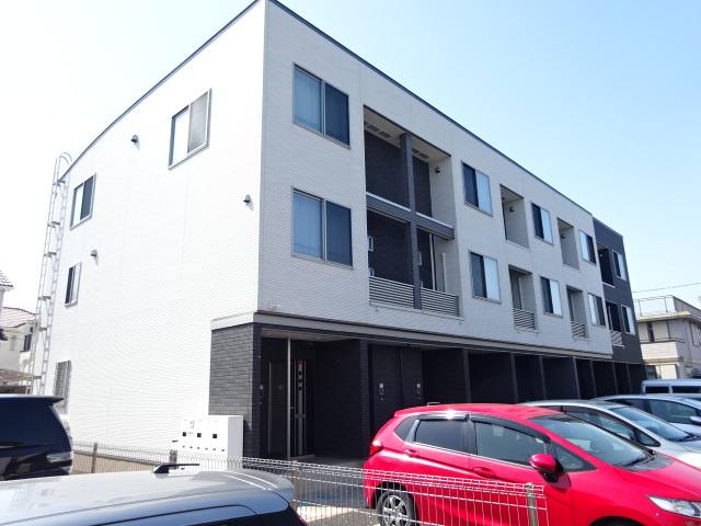 ヒルズ・コートのエントランス