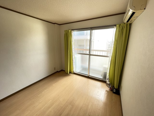 ライフ東埜の洋室