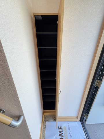 セジュール宮沢Bの玄関|写真は同建物の別部屋を参考に掲載しております。