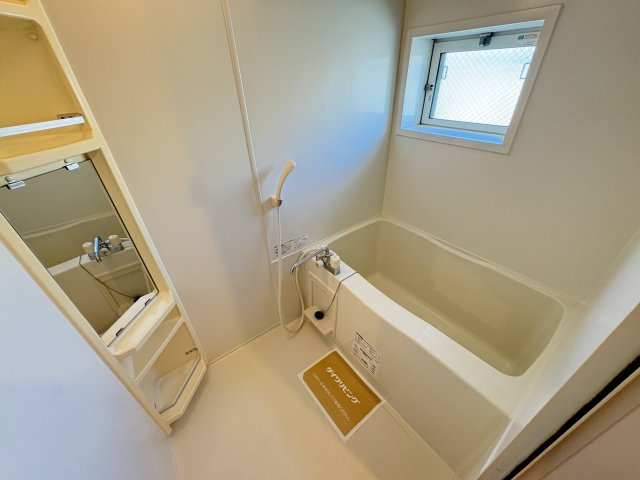 セジュール宮沢Bの浴室|写真は同建物の別部屋を参考に掲載しております。