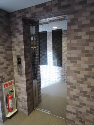 【その他共用部分】 | クレッセント綱島 | お買い物時やベビーカーの出し入れに便利なエレベーター付。
