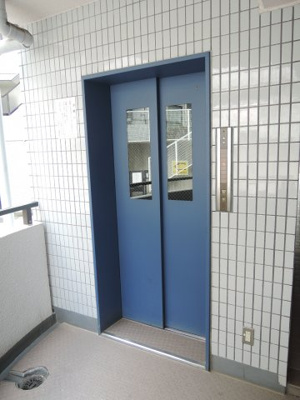 【その他共用部分】 | サンライン日吉 | お買い物時やベビーカーの出し入れに便利なエレベーター付。