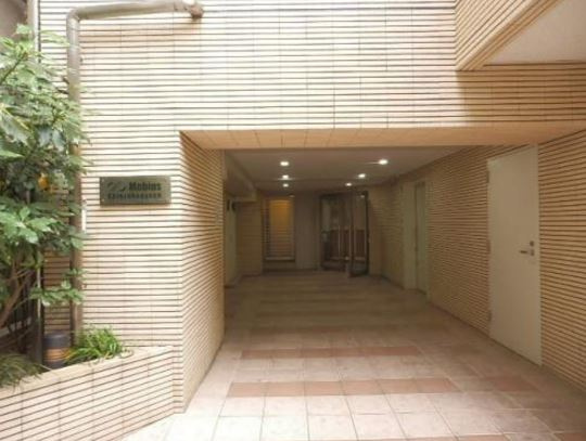 メビウス新宿御苑のエントランス|メビウス新宿御苑