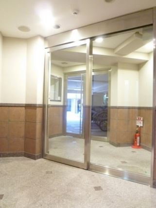 メビウス新宿御苑のエントランス|メビウス新宿御苑