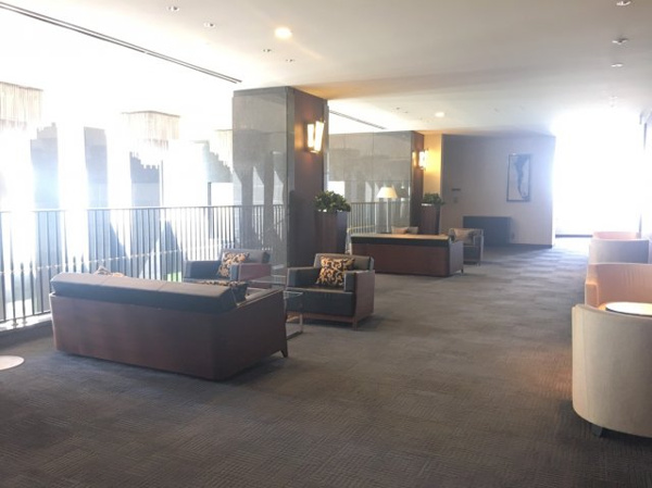 【その他共用部分】 | 【レセプションラウンジ】日常にラグジュアリーなゆとりと時間をもたらす広くて開放的な共用スペース。