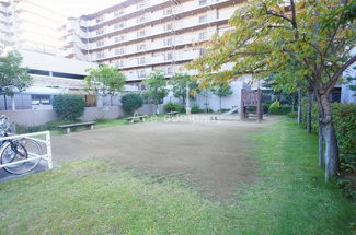 【その他共用部分】 | マンション敷地内に遊び場あります。また「加美北公園」も徒歩2分（約150ｍ）にあります。
