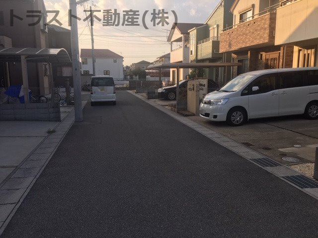 神戸市西区玉津町出合　中古戸建の前面道路含む現地写真|広い前面道路　開発団地はいいですね