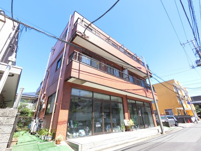 【外観】 | 3階建ての鉄骨造マンションです