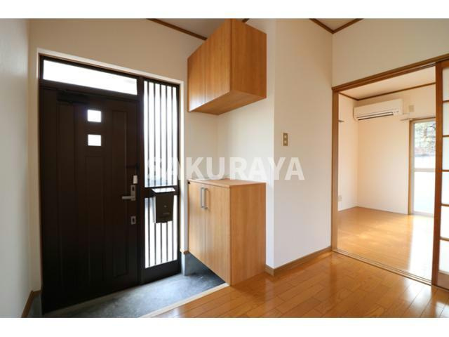 根岸方貸家Ｃ（福居町）の玄関|現況と異なる場合がございます。