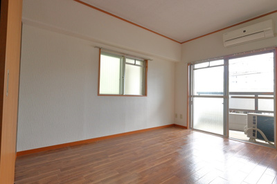 【洋室】 | 甲南メゾン春日 | 5.7帖洋室
