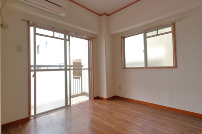 【洋室】 | 甲南メゾン春日 | 4.4帖洋室