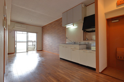 【居間・リビング】 | 甲南メゾン春日 | 10.6帖ＬＤＫ