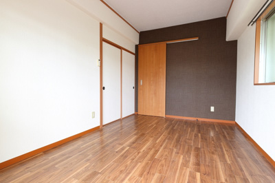 【洋室】 | 甲南メゾン春日 | 5.7帖洋室