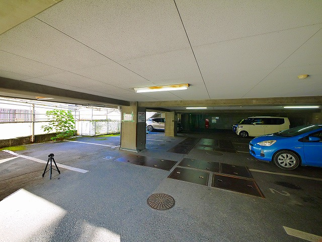 エミネンス生駒の駐車場