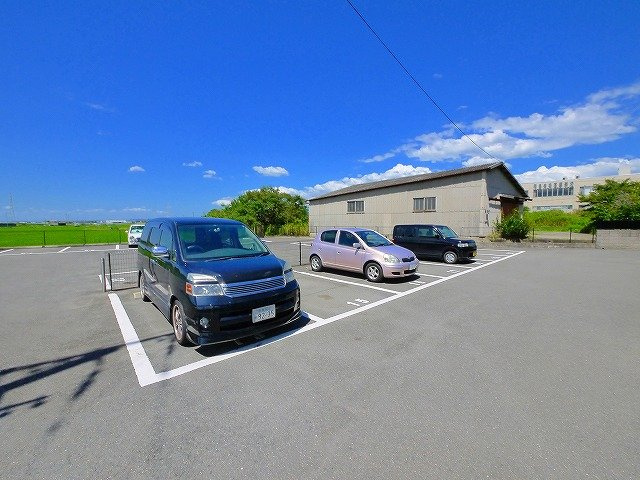 クレール秀英の駐車場|駐車スペースもあります