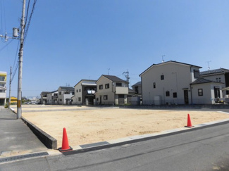 【前面道路含む現地写真】