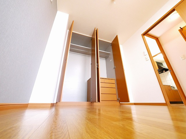 グランディール四条Aの収納|あらかじめ引き出しがついていて便利です