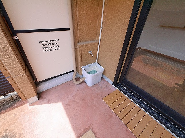 グランディール四条Aの設備|庭にも水栓があります
