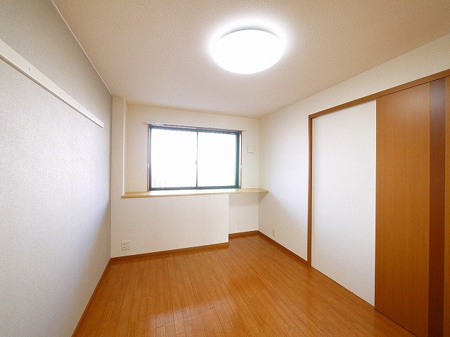 グランディール四条Aの洋室|ゆったりした洋室です