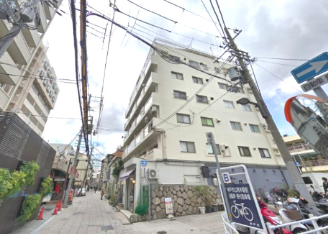 岡本マンションの外観