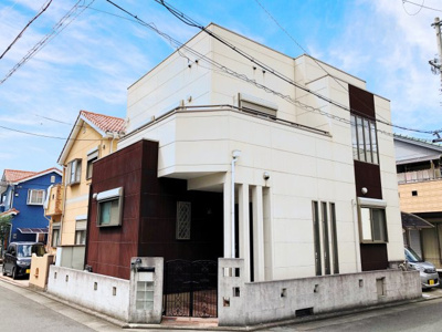 【外観】 | 和泉市唐国町　中古戸建 | 角地で見栄えのする外観です。