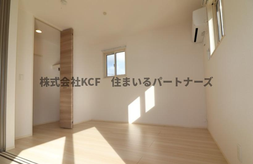 オッツ梅満Ⅱ B棟の内装|明るい色調の室内です