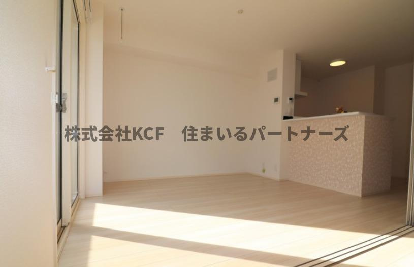 オッツ梅満Ⅱ B棟の居間・リビング|ゆったりとした居間です