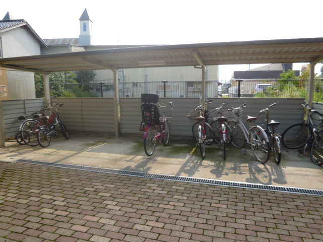 総社市溝口のアパートのその他共用部分|自転車置き場