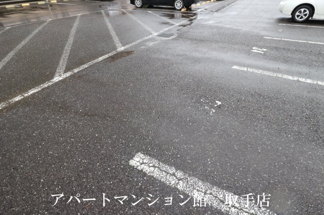 リバーサイドヒルズの駐車場