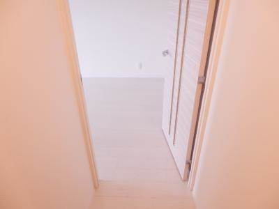 五条高倉Vivre2（旧：五条高倉レジデンスHORI）の内装|リビングへ