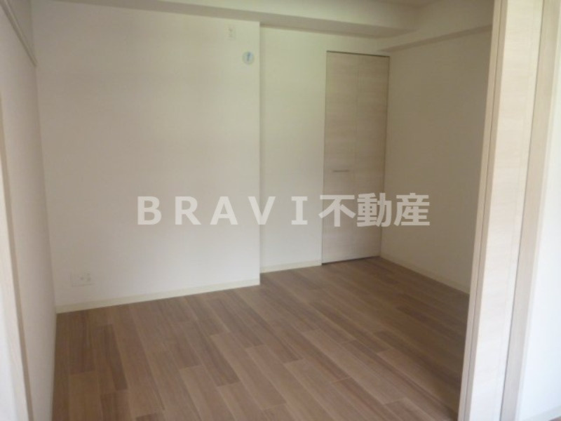 プレサンス心斎橋レヨン　BRAVI不動産の洋室|【プレサンス心斎橋レヨン】ゆったりした洋室です