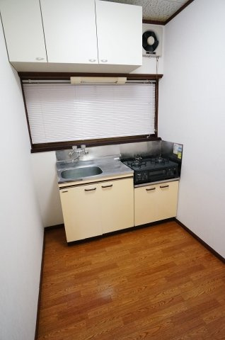 【キッチン】 | コーポカヤバ | 二口ガスコンロ付き