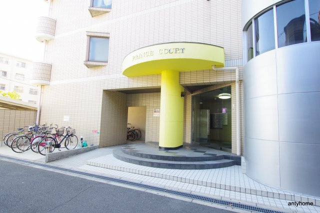 プリンスコート新高　仲介手数料無料のエントランス