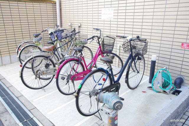 プリンスコート新高　仲介手数料無料の駐車場