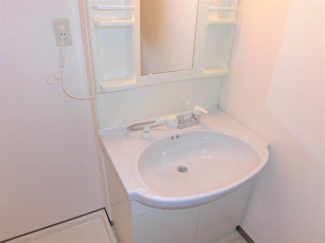 クラウンマンションの独立洗面台