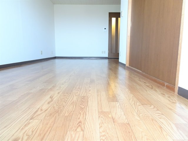 クラウンマンションの居間・リビング