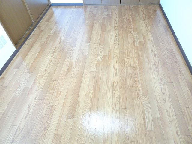 クラウンマンションの洋室