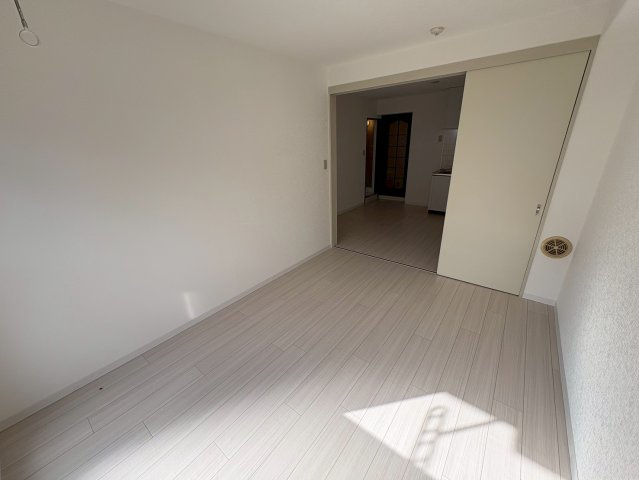 ミキハイム国府台弐番館の居間・リビング